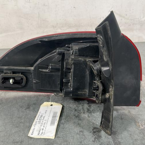 121576811-cbf87b84-d28c-48bb-8a6d-55bf52e1039f-Piece-Feu-arriere-principal-droit-feux-265507408R-RENAULT-CLIO-4-PHASE-1-BREAK-ff8aa7f0f3449e099380aeff45ce76e62f9050745bba4ff11d6623c964cbc8f6_m.jpg