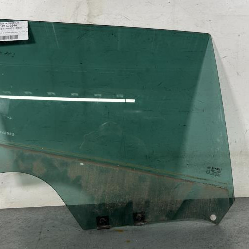 121576844-ad264426-78f6-463b-89a0-7d4ecae09a63-Piece-Vitre-arriere-droit-823005563R-RENAULT-CLIO-4-PHASE-1-BREAK-407b7580f3ea791ebda2d8688f5d0682c9c3120517f5e013e51738f313615379_m.jpg