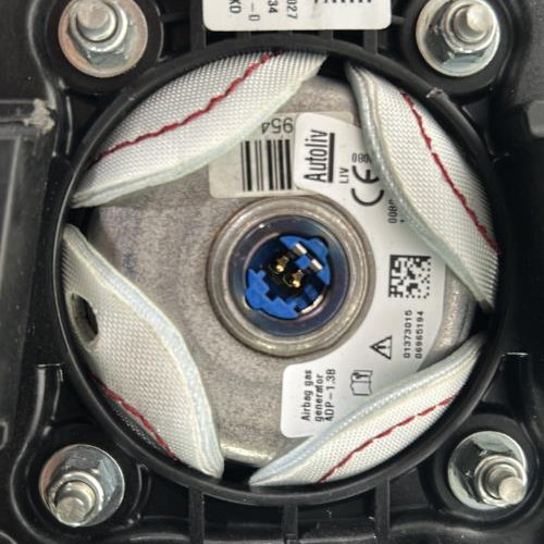 121577157-49570738-5f7d-472e-969f-35c4544c7435-Piece-Air-bag-conducteur-985706588R-RENAULT-CLIO-4-PHASE-1-BREAK-26a05aaba5055f9bb120ae6d31706e33f9c2b1b173dc94fd90e8f43e5dc8d2b4_m.jpg