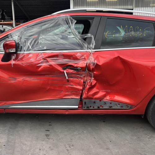 Vehicule-RENAULT-CLIO%25204%2520PHASE%25201%2520BREAK-2015-a5eabe0bf4001c5a0df1d4c7ab3356959e2cfd6b01a63d48e5a9c83f1621d2a3_m.jpg