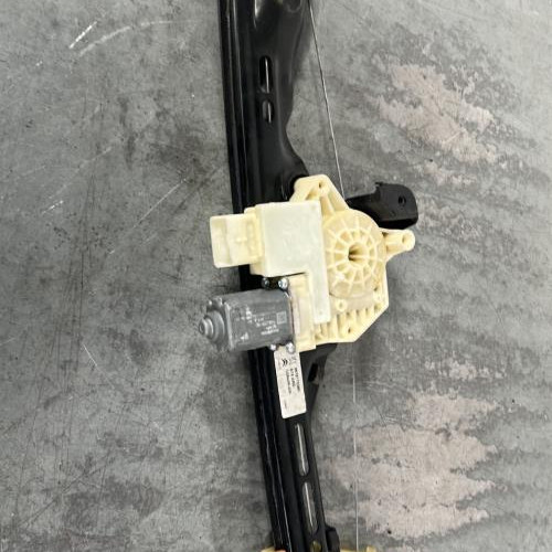 121582617-59fc6a43-a031-41bb-8cd0-cb0443a26941-Piece-Leve-vitre-electrique-arriere-droit-9826076480-CITROEN-C4-PICASSO-2-PHASE-1-41d1e5ec5e0613a96d14ccc65848dbccb320874f5810dac580af17b5ed006b7b_m.jpg