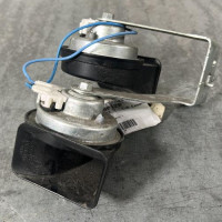 121590120-3160ce5f-6467-4032-ab6a-d2dd044ef2ed-Klaxon-9815870780-PEUGEOT-308-2-PHASE-1-a5bf49ad7b2b806a1bc37e026bfb11ab1cf47578f9cfe21ce80a7a3204e7a5da_m.jpg
