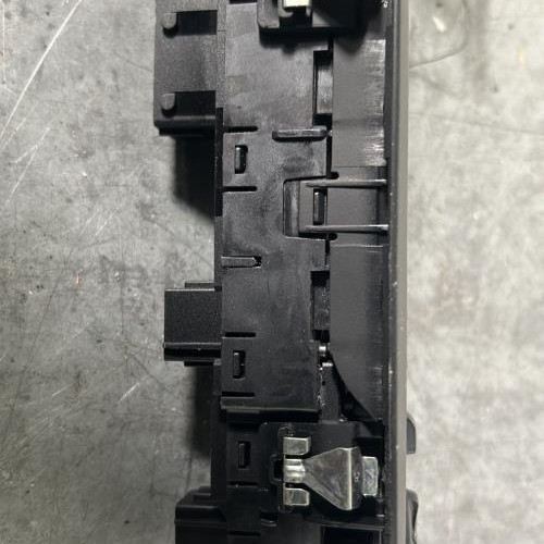 121590133-18ea0bce-9fd2-4b9e-91a9-a749715580c9-Piece-Interrupteur-de-leve-vitre-avant-gauche-98421760ZD-PEUGEOT-308-2-PHASE-1-051fff1f4fec6698131a855f420250e733be95ada78d0cba6e0fe167d40126fb_m.jpg