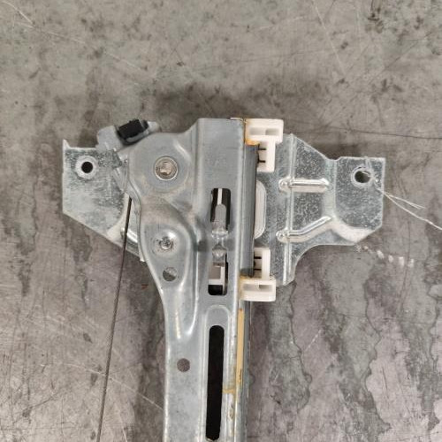 121590134-0011790c-0b29-4ad7-84da-6ab762e000c0-Piece-Leve-vitre-electrique-arriere-droit-9826080380-PEUGEOT-308-2-PHASE-1-379b506f8626c10a4f7da6f16fc13904bc932f430867dee496ae5097faaa2a29_m.jpg