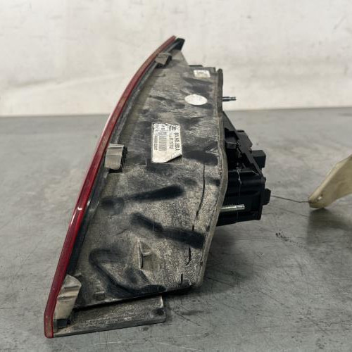 121596196-9ca4c50b-ad47-4271-b5a9-ede751db1e20-Piece-Feu-arriere-secondaire-gauche-feux-8V4945093A-AUDI-A3-3-SPORTBACK-PHASE-1-15e70c98a2606a65daca16f3d8e7f5bef23d80b4ec85d5d0a2685abe61367623_m.jpg