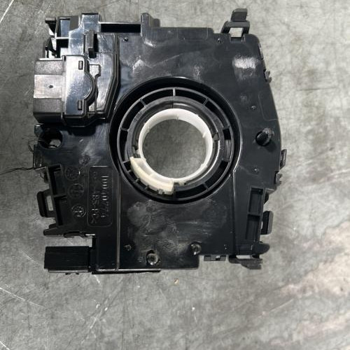 121596737-421cbdfa-48ee-4bcd-8c2f-c446ab1a8fed-Piece-Contacteur-tournant-5Q0953549E-AUDI-A3-3-SPORTBACK-PHASE-1-59cc288fac0c57b0e78984a438b822bb35e9a463454425c80d86b8bb7ef8f1c9_m.jpg