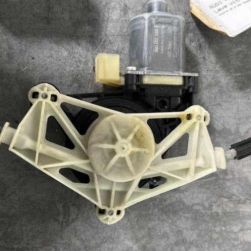 121596746-3c25461b-c00a-41d0-a08b-bdc11e249bb9-Piece-Leve-vitre-electrique-arriere-droit-8V4839462-AUDI-A3-3-SPORTBACK-PHASE-1-fa8a824caa72c8e5437c92523196552ddd6ac504c30185752e2a713e7c7d28de_m.jpg