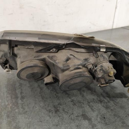 121797538-438e5cbb-2c30-49bf-936e-c1cb2e225509-Piece-Optique-avant-principal-droit-feuxphare-7701047881-RENAULT-LAGUNA-1-PHASE-2-BREAK-8aafd57f20dcfcd74cd1f036707a6b0772d0ce5aaea66d6da6572d294a021e41_m.jpg
