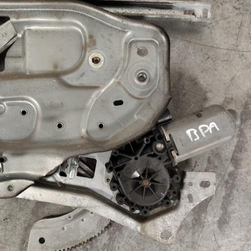 121797744-f2046885-73d8-45b1-b119-f25da2b1d131-Piece-Leve-vitre-electrique-avant-gauche-7701367867-RENAULT-LAGUNA-1-PHASE-2-BREAK-8cca885eedffc0dbb9447407d12e240e525c5e3d3ae5e218cfdc241acb4eb012_m.jpg
