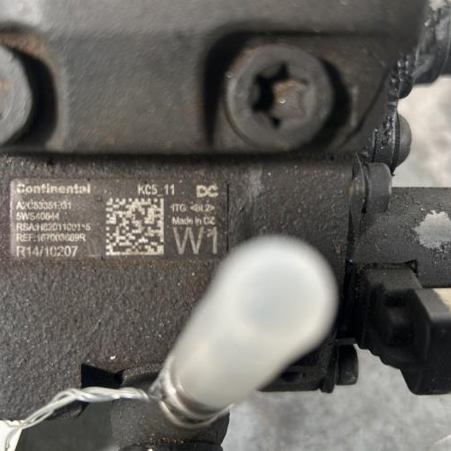 122073370-a51fb5a0-5adf-4522-81b4-9cb6dc35819e-Piece-Pompe-a-injection-167003669R-RENAULT-MEGANE-4-PHASE-1-c1a7412f5cf8afa93a901bcb2609b081a5c18bfd422094ddd769df1476050a35_m.jpg