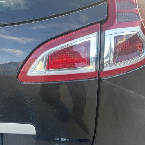 Feu arriere secondaire droit (feux)