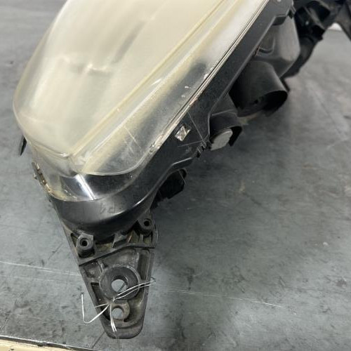 122366900-2cc5e91d-cd7a-4316-ab47-a89a25f3ee5e-Piece-Optique-avant-principal-gauche-feuxphare-260606760R-RENAULT-SCENIC-3-PHASE-1-45ff3f296a38e9395e818e84dd845b4b1d760379a428067c33f0e2be0145aaaa_m.jpg