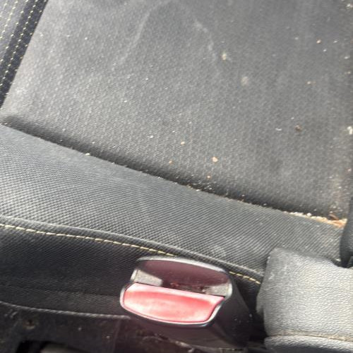 Attache ceinture avant droit