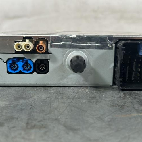 122372540-0e5c7d77-eba4-498a-9d1e-750e57791350-Piece-Autoradio-dorigine-1690238780-PEUGEOT-PARTNER-3-PHASE-1-fac7997831efb4de0da6e95e0fb2a0794f052dc0072db8c4dc557869b40b5c18_m.jpg