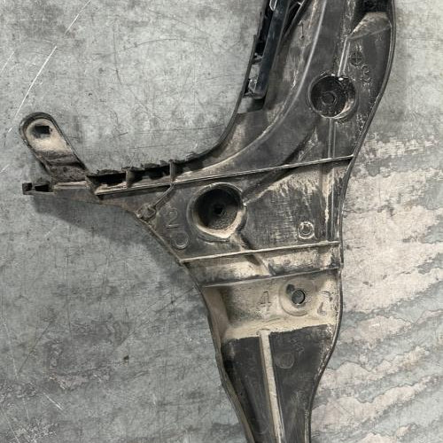 Support de pare chocs arriere