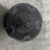 122388920-e54a4f04-5a08-4045-835b-21bf9b5cbd8d-Piece-Enjoliveur-9808342277-PEUGEOT-PARTNER-3-PHASE-1-8e1d502e6a620b25e58abf8572112d0aeb8a805cc1d260e0967c2a239e7968f6_m.jpg