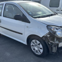 Vehicule-RENAULT-TWINGO%25202%2520PHASE%25201-2010-be9dd0d1e56057e1df61051f45929ae0e8871b70c31b30ffebb4d308c1cb4999_m.jpg