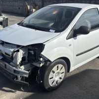 Vehicule-RENAULT-TWINGO%25202%2520PHASE%25201-2010-8e445fa419929632072ba5d085a0be2bc68a527c2d29533536d52b6e9db839f4_m.jpg