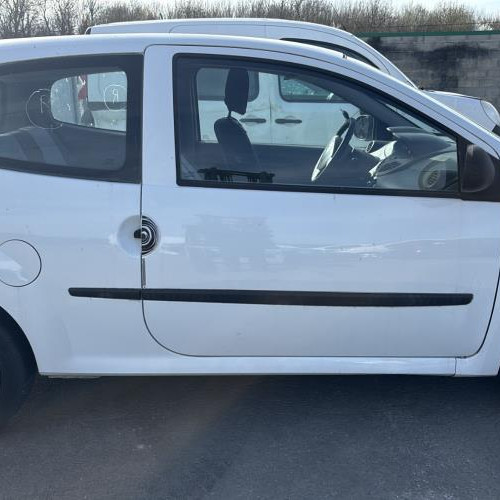 Vehicule-RENAULT-TWINGO%25202%2520PHASE%25201-2010-223ff1f3618fa19e6e3dd56da3918d7a4f9dd2eab4895be5056fc550652cdabb_m.jpg