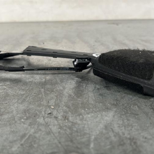 Attache ceinture avant droit