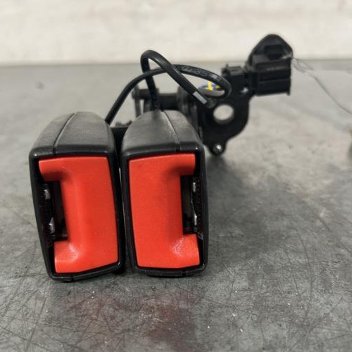 Attache ceinture arriere gauche