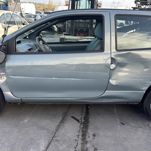 Vehicule-RENAULT-TWINGO%25201%2520PHASE%25203-2004-22578e67bcae984735a240426f1192a2f222c57885ffa5b6c40a3f37119d7d49_m.jpg