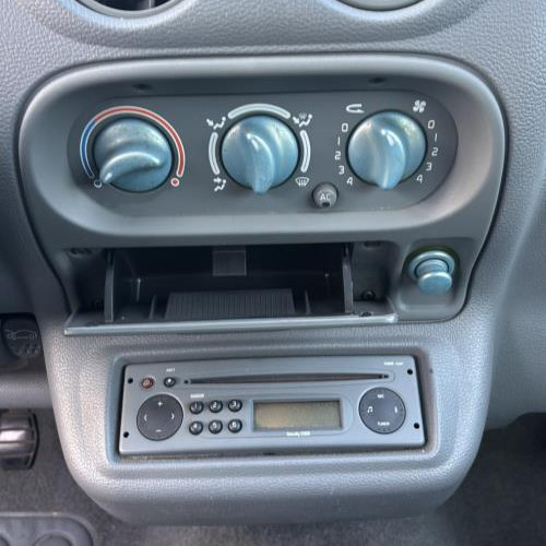 Vehicule-RENAULT-TWINGO%25201%2520PHASE%25203-2004-c088490178c24736de2935050b98cf0dd257e9df0295bafb33743313f104901d_m.jpg