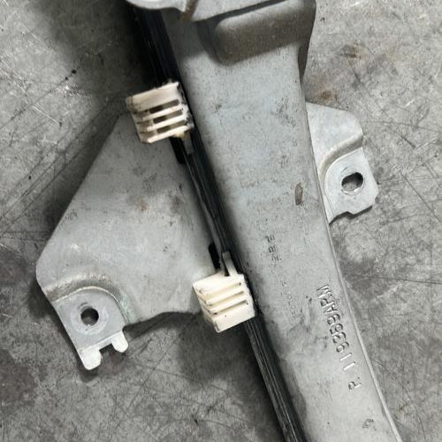 123173424-542ee1da-e1a8-4381-bab6-23283fa8d5d4-Piece-Leve-vitre-electrique-avant-droit-8200384741-RENAULT-TWINGO-2-PHASE-1-e95d1ccd934d30378fe6d1d220f7f2a3b0251d4059d589455191705f2151d461_m.jpg