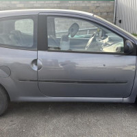 Vehicule-RENAULT-TWINGO%25202%2520PHASE%25201-2009-fc08cd39fe8cd8c8cf62d9185de257cba291408843022d863f784ad604208e73_m.jpg