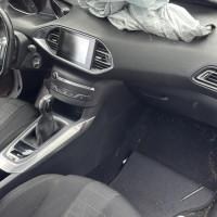 Vehicule-PEUGEOT-308%25202%2520PHASE%25201-2015-7d027d5277f04dd9d22352f2db21c7b8d85bb0a199ab2927d2c06a5550dbee10_m.jpg