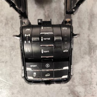 123684372-7e8ccef0-5b83-4254-8f77-834b867ebf81-Piece-123684372-Console-central-174302-PORSCHE-CAYENNE-2-PHASE-1-48i-32V-V8-S-4X4-0b8fa40f2c3437ed9abb6aab4c8d07ef7b2d3c7a7c2221ec5afbe580fafafbc1_m.jpg