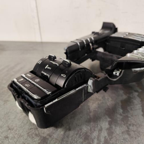 123684372-ce8465f2-4169-47fb-ac1e-0491e9797e69-Piece-123684372-Console-central-174302-PORSCHE-CAYENNE-2-PHASE-1-48i-32V-V8-S-4X4-671eb6c698a9a32acecc1efd9e5f3082e476f6c7eeda7a22a19f763580ab67f3_m.jpg