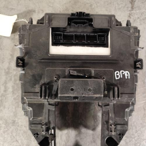 123684372-84ff131a-ebd3-4835-bb0e-72b689579ff3-Piece-123684372-Console-central-174302-PORSCHE-CAYENNE-2-PHASE-1-48i-32V-V8-S-4X4-6875491cc4ab65f2db72d824199a2a8dbb6cd777678b06a00d69e11bb725e46a_m.jpg
