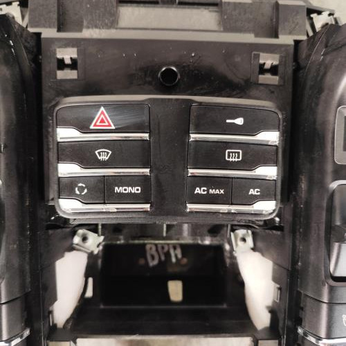 123684372-30ccafa8-2af6-49c3-bbd3-ffba15f6ae47-Piece-123684372-Console-central-174302-PORSCHE-CAYENNE-2-PHASE-1-48i-32V-V8-S-4X4-261568004acc79aec50e42d9de4298838ad1aebda202e14001d741da64268801_m.jpg