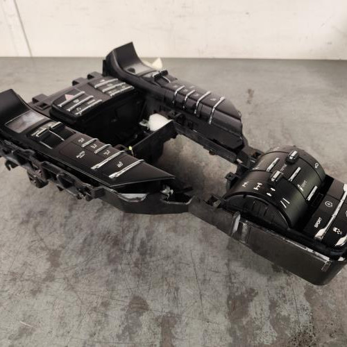 123684372-f5f898b3-babc-4aac-9e94-f2eb7dfd0318-Piece-123684372-Console-central-174302-PORSCHE-CAYENNE-2-PHASE-1-48i-32V-V8-S-4X4-30e4e677ea8f51cdee0df9a30e2eb5dd988188760387aa6a9424d55ae3bfa297_m.jpg