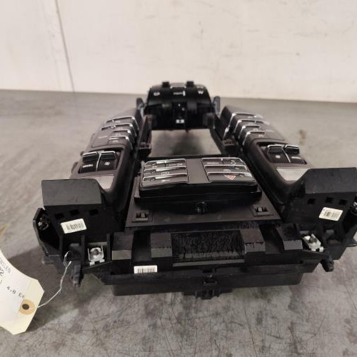 123684372-f3cd35d0-f1d1-41a0-a189-8f52a5df2a32-Piece-123684372-Console-central-174302-PORSCHE-CAYENNE-2-PHASE-1-48i-32V-V8-S-4X4-65e87593613d792af9e83e9af27f2f1ea0198573f9dfd0d5796fa9e502264a10_m.jpg