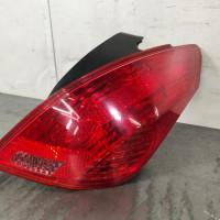 123778292-40c5a166-b8a9-48ef-8aa9-3ae3e3c9957e-Piece-Feu-arriere-principal-droit-feux-6351CV-PEUGEOT-308-1-PHASE-1-22fe327f05d58cae45907d87c7172624640fe072ca1fc351090a59aa6c3402fd_m.jpg
