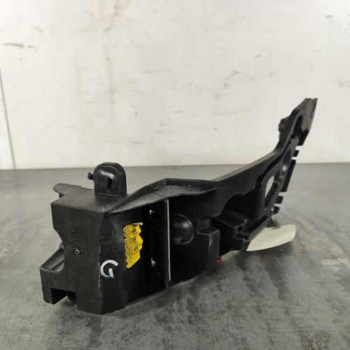 Support de pare chocs arriere