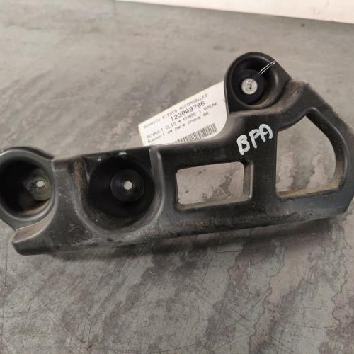 123803706-391b8476-3b0c-48b7-9c80-4d3c44882d22-Piece-Support-de-pare-chocs-arriere-850446500R-RENAULT-CLIO-4-PHASE-1-BREAK-85b732d254f8b7301bdae6e1bf5f4a811eb927591eeb273a67d0526216b232a6_m.jpg