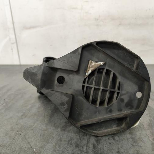 123803730-6403d6a3-4fbe-47a0-82d7-a07a29931e99-Piece-Treuil-de-roue-de-secours-8200601401-RENAULT-CLIO-4-PHASE-1-BREAK-3aeecf3dee1a64c8b0bc3840a373b562ac049b58e6d7bd4e0837da7021dc31bd_m.jpg