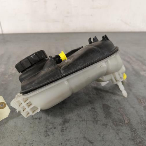 123843801-299b0f01-3533-4b7a-a3db-26b469e9a7b7-Piece-Vase-dexpansion-A0005840807-MERCEDES-CLASSE-GLA-156-PHASE-1-e03524847048acff4a877035c5e75b9da36c6c9d136468c096d87208a9c6b239_m.jpg