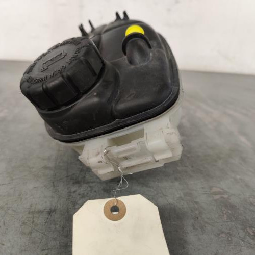 123843801-1750adae-f806-4383-bcc8-0a61e0891af2-Piece-Vase-dexpansion-A0005840807-MERCEDES-CLASSE-GLA-156-PHASE-1-223b04e959615930a19e7ea047356ad912e425ab580c6774c9a32c439152713c_m.jpg