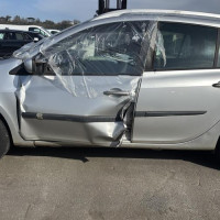 Vehicule-RENAULT-CLIO%25203%2520PHASE%25201%2520BREAK-2009-fd04a4b81366d9aa88124c2184e7da6eb93c66e52342a4d514f3c24a0bb053d3_m.jpg