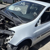 Vehicule-RENAULT-CLIO%25203%2520PHASE%25202-2011-50e2f99674c4a05824df5919f3c1ca99c218263c6e64ef307ac01ff263994822_m.jpg