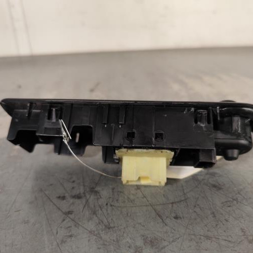 Interrupteur de leve vitre avant gauche