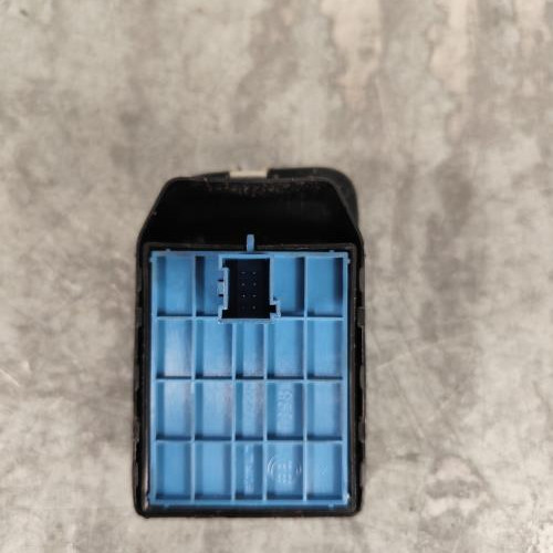 Interrupteur de leve vitre avant gauche