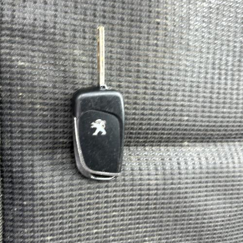 Vehicule-PEUGEOT-308%25201%2520PHASE%25202-2012-8e54782094c4f86bbd90ff0b40a8757fba3b0c67ab11cf9ee76836ad70239a08_m.jpg