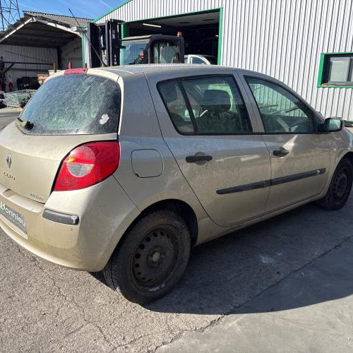 Vehicle-RENAULT-CLIO%25203%2520PHASE%25201-2006-d0e636aaae6fd19d0a0ac8344028e829ba8db87e8d993febc9bbff18145f335f_m.jpg