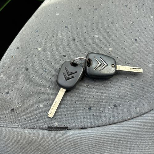 Vehicle-CITROEN-C3%25201%2520PHASE%25201-2005-6071cf1548973e3c645e8d9d01d91ba19fd46f4413853c8bd14481b6766e6c0a_m.jpg
