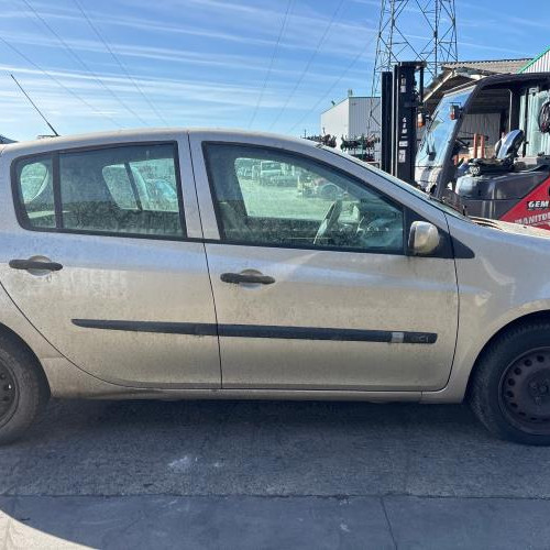 Vehicle-RENAULT-CLIO%25203%2520PHASE%25201-2006-e5ce71c942b6777643d4831618c923a6ffa9d933637be6ee90bbb952101d0a26_m.jpg